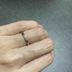 【アイプリモ(I-PRIMO)の口コミ】 ストレートラインでシンプルなものを探していました。ダイヤがついていな…