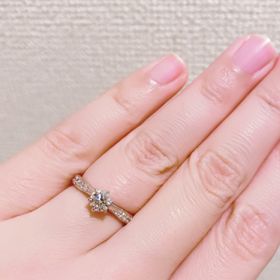 【宝寿堂(ほうじゅどう)の口コミ】 婚約指輪は日常的に身につけるのではなく、特別な時にだけ着けることを考…