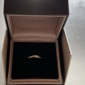 【アイプリモ(I-PRIMO)の口コミ】 幅が細目で綺麗な曲線で指に1番なじんだのが決め手です。
お互いに指が細…