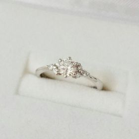 【ジュエリーツツミ(JEWELRY TSUTSUMI)の口コミ】 プラチナで0.3カラット以上のダイヤをあしらった婚約指輪を探していました…