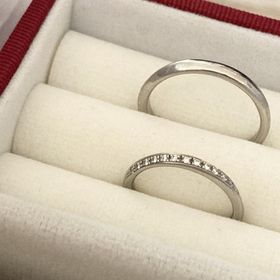 【ひなの口コミ】 指輪の決め手は、自分の指にいちばんフィットしたから。また、ペアで付け…