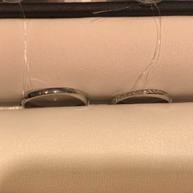 【GALA JEWELRY(ガラジュエリー)の口コミ】 人気があるデザインで、ダイヤが一連になっている指輪を試着しました。デ…