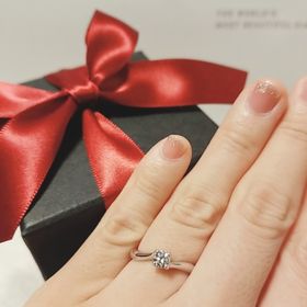 【ラザール ダイヤモンド(LAZARE DIAMOND)の口コミ】 婚約指輪はウェーブで探していました。スタッフの方が細かくヒアリングを…