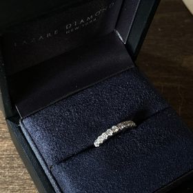 【ラザール ダイヤモンド(LAZARE DIAMOND)の口コミ】 結婚10周年の記念リングを購入しました。
結婚指輪もラザールダイヤモンド…