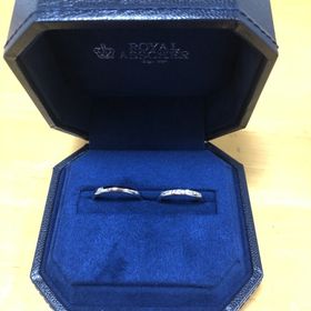 【ROYAL ASSCHER(ロイヤル・アッシャー)の口コミ】 いろいろな指輪を拝見している中、
その中でも1番ダイヤがすごく輝いてい…