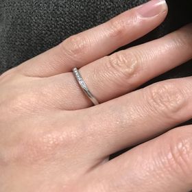 【ROYAL ASSCHER(ロイヤル・アッシャー)の口コミ】 お互い教員でチョークを持つことが多いので、太くてごついものより、細く…