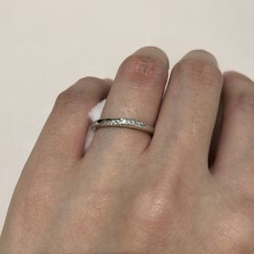 【TRECENTI(トレセンテ)の口コミ】 グラデーションのダイヤがとても綺麗です。まっすぐではなく、斜めにライ…