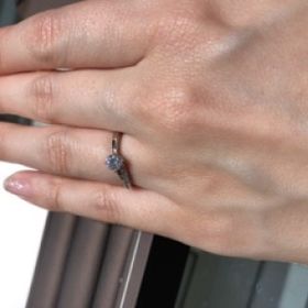 【アイプリモ(I-PRIMO)の口コミ】 他でないデザインが気に入りました。
ダイヤの数が7つで、自分の好きな数…