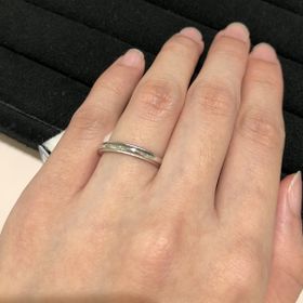 【TRECENTI(トレセンテ)の口コミ】 ストレートのタイプで、ミルグレインが綺麗な指輪です。すっきりとしたデ…