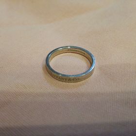 【ティファニー(Tiffany & Co.)の口コミ】 私は男なのでとてもシンプルなデザインがいいなと思っていました。そして…