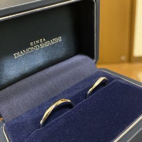 【銀座ダイヤモンドシライシの口コミ】 ウェーブと大人らしい輝き
普段指輪をつけない私でも、初めは違和感があり…