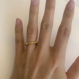 【ブシュロン(BOUCHERON)の口コミ】 当初、結婚指輪はシンプルなものを考えていましたが、婚約指輪と合わせる…