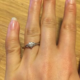 【WEDYの口コミ】 珍しいピンクダイヤだったので、即決購入しました。
また、値段も手頃で旦…