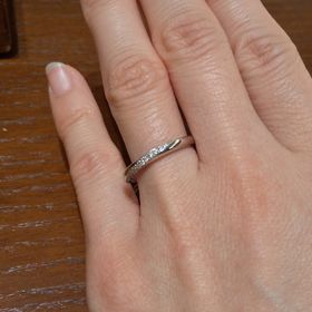 【TRECENTI(トレセンテ)の口コミ】 どちらの方向から見ても、ダイヤが見えるデザインが気に入りました。シン…