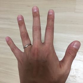 【エクセルコダイヤモンド(EXELCO DIAMOND)の口コミ】 直線のシンプルなデザインよりも曲線が少し入ったデザインを探していて、…