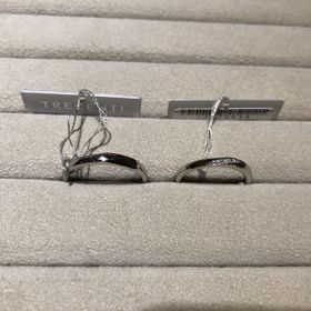 【TRECENTI(トレセンテ)の口コミ】 流れるように入ったダイヤのデザインがすぐに気に入りました。他にも斜め…