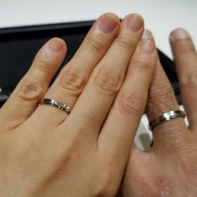 【ラザール ダイヤモンド(LAZARE DIAMOND)の口コミ】 婚約指輪がウェーブなのでウェーブの結婚指輪を探していましたがストレー…