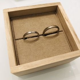 【YUKA HOJO(ユカホウジョウ)の口コミ】 ネットで見たこちらのデザインに一目惚れしました。
あまりキラキラ感が強…