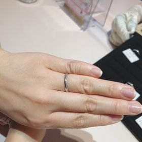 【TRECENTI(トレセンテ)の口コミ】 ダイヤが斜めについているものは多いですが、これは真っ直ぐ入っていると…