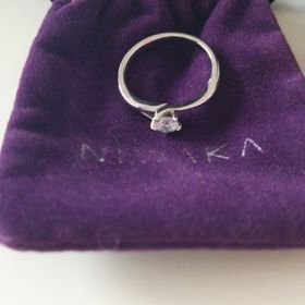 【俄(にわか)の口コミ】 ・初桜（ういざくら）という名が日本らしくてきれい。
・結婚指輪と婚約指…