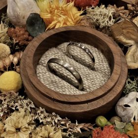 【鎌倉彫金工房の口コミ】 彼が婚約指輪を作ってくれた場所で作りました！
アメリカ人の彼と、日本人…