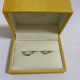 【ケイウノ ブライダル(K.UNO BRIDAL)の口コミ】 指輪のデザインはウェーブ型のものがよく、お店の方に何個か出してもらい…