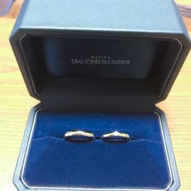 【銀座ダイヤモンドシライシの口コミ】 色々なお店を見ましたがこのデザインは他で見たことがなく一目惚れでした
…