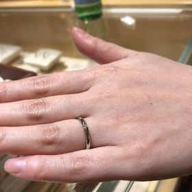 【ブルガリ(BVLGARI)の口コミ】 とにかくつけ心地がよかったです。手のひら側に向けて、リングの太さが少…