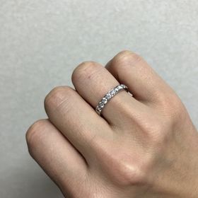 【4℃ BRIDAL(ヨンドシーブライダル)の口コミ】 長くつけることになるので、時代の流れに左右されないシンプルなデザイン…