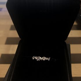 【e.m.】の口コミ よくあるようなTHE婚約指輪ではなく、普段も付けられるような、ファッシ...