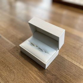 【CRAFY(クラフィ)の口コミ】 アンティーク感と手作り感を出したいと思い、槌目を入れたデザインを主体…