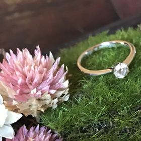 【ジュエリーツツミ(JEWELRY TSUTSUMI)の口コミ】 一粒キラリと光るダイヤモンドの爪付きの王道な婚約指輪に憧れていたので…