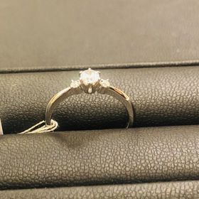 【TRECENTI(トレセンテ)の口コミ】 リングのデザインがシンプル故に、細部まで拘られた造形が良く、魅力的だ…