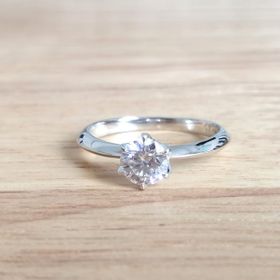 【speranza(スペランザ)の口コミ】 0.5ctで20万代。ネットのお店ですが正直最高におすすめです。美しいカット…