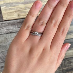 【ラザール ダイヤモンド(LAZARE DIAMOND)の口コミ】 キラキラだけど派手すぎず、上品なものを探していてこちらの指輪に決めま…