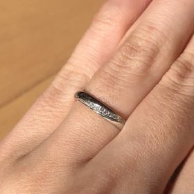 【PILOT BRIDAL(パイロットブライダル)の口コミ】 これから長く着用することと、夫の仕事柄、強度のある指輪を選びました。
…