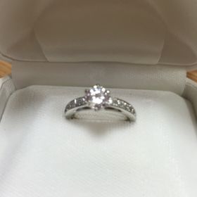 【WATANABE / 卸商社直営　渡辺の口コミ】 ダイヤモンドの説明を詳しくしてくださり、とても親切に対応して頂きまし…