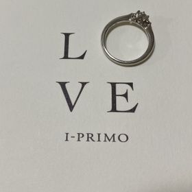 【アイプリモ(I-PRIMO)の口コミ】 どの方向から見ても美しく、指の長さが綺麗に見えるリングを選びました。…