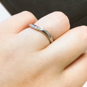 【TRECENTI(トレセンテ)の口コミ】 何よりもまず指輪のつけ心地の良さに驚きました。独自の内甲丸という手法…