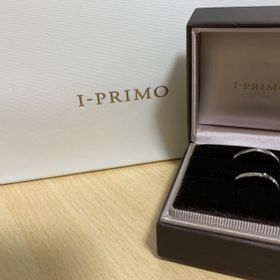 【アイプリモ(I-PRIMO)の口コミ】 初めて指輪を見た時に少し変わったデザインだなと思い、少し気になるなと…
