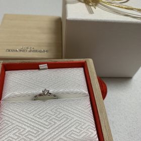 【銀座ダイヤモンドシライシの口コミ】 タイムレスラブはリングにダイヤモンドが散りばめられており、なおかつリ…