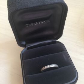 【ティファニー(Tiffany & Co.)の口コミ】 婚約指輪は、一粒石のデザインが定番ですが、結婚式やパーティーなどの華…