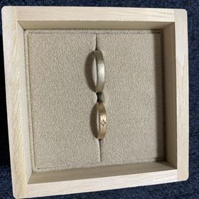 【YUKA HOJO(ユカホウジョウ)の口コミ】 指輪のデザインについて
特徴のあるデザインで温かみのある大人っぽいリン…