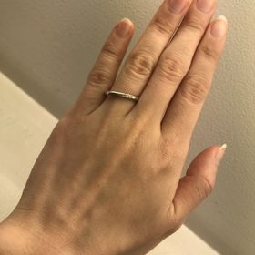 【TRECENTI(トレセンテ)の口コミ】 細身かつシンプルなデザインを探していました。
こちらの指輪は、ダイヤが…