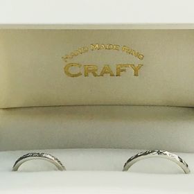 【CRAFY(クラフィ)の口コミ】 ・完全オリジナルの指輪が手作りできるところ
・自分で彫刻出来るところ
…
