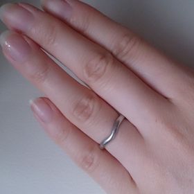 【ティファニー(Tiffany & Co.)の口コミ】 ゴールドと迷いましたが、一生身につけるものなので、耐久性に優れたプラ…