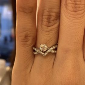 【ショーメ(CHAUMET)の口コミ】 ショーメの象徴であるティアラがイメージのデザインです。歳を重ねてもず…