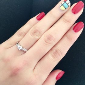 【JEWELRY  KAMATA(ジュエリーかまた)の口コミ】 彼から頂いたエンゲージリングです。

お店の方が親身になって相談に乗っ…