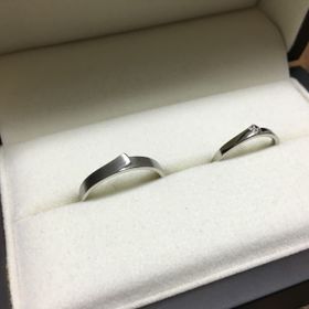 【JEWELRY  KAMATA(ジュエリーかまた)の口コミ】 二人でデザインを決めに行き、たくさん見せていただいた中に何点か気に入…