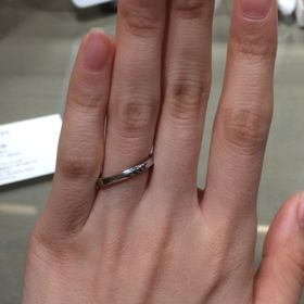 【アイプリモ(I-PRIMO)の口コミ】 プラチナでシンプルなものですがデザインが素敵です。webには掲載されてい…